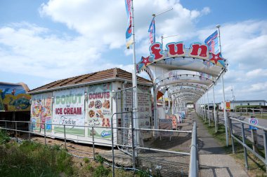 Selsey, Batı Sussex, İngiltere. 8 Mayıs 2025. West Sands Eğlence Fuarı 'nda atari salonu Selsey..