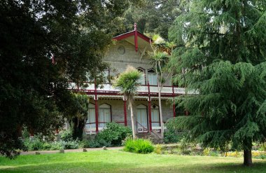 Shanklin, Wight Adası, İngiltere. 22 Mayıs 2025. Rylstone Bahçelerindeki İsviçre Chaleti.