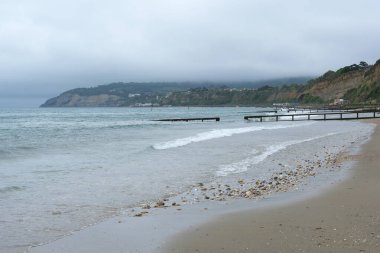 Sandown Körfezi, Shanklin ve Luccombe 'un güneybatısına bakıyor.