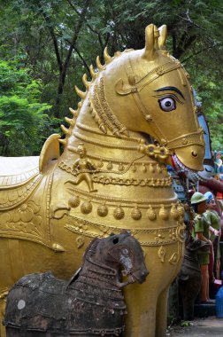 Panruti yakınlarında Karukkai Ayyanar Tapınağı. Tamilnadu.