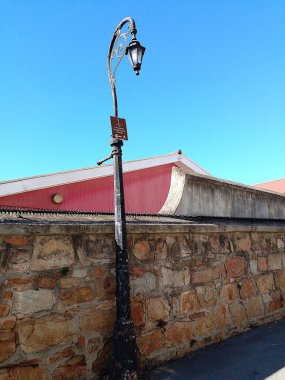 Port Elizabeth, Güney Afrika - 12 Haziran 2025: 1862. Bu quant şeridine Cora Terrace denir ve 1862 civarında inşa edilmiş birkaç ev yer alır. Cora Terrace, Elizabeth Limanı 'ndaki Donkin Miras Patikası' nda. Zarif evler sokaktan izlenebilir..  
