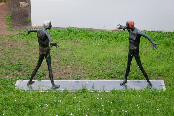 Июль 2021 Эрфурт Германия Двое Мужчин Новая Скульптура Эрфурте — стоковое фото