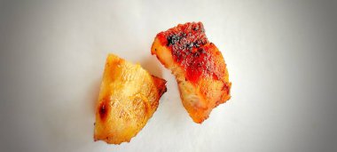 Kurumuş muz beyaz arkaplanda izole