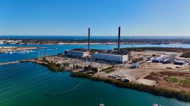 Kuzey Adelaide, Güney Avustralya 'da yer alan Garden Island, bu hava aracı görüntüsünde eşsiz mangrov sulak alanları, gelgit körfezleri ve deniz aktivitelerini görüntülemektedir. Manzarada Port River haliçleri, sakin kano yolları, botlar yer alıyor.