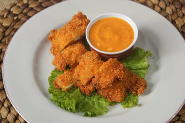 Peynir soslu çıtır tavuk.