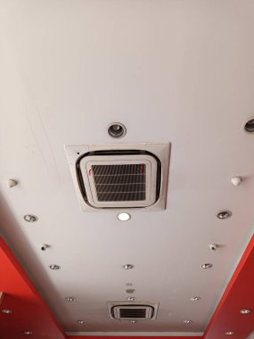 Ticari İçişlerinde Dahili Klimalı Modern Tavan ve Sahne Işıkları