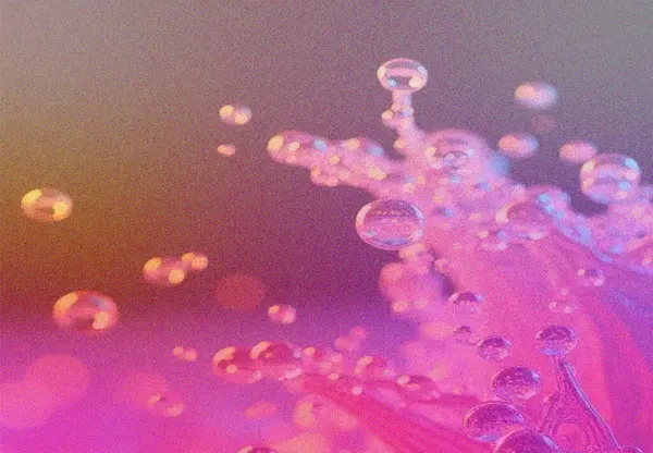  Yanardöner, biyolüminesans kabarcıkların dokulu, organik bir yüzeyden ortaya çıkışının yakın, soyut bir görüntüsü. Görüntü pembelerin, morların ve mavilerin canlı bir gradyanını içeriyor..