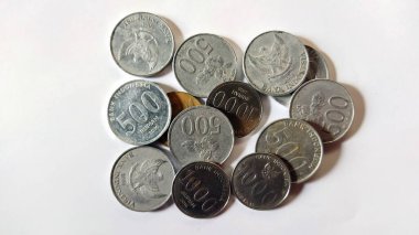 peş peşe bir sürü bozuk para..