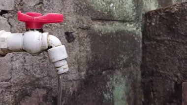 Kırmızılı su vanası