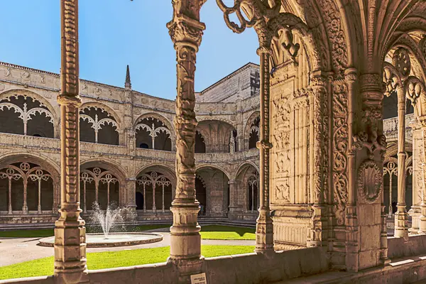 Lizbon, Portekiz, Mayıs 05, 2022: Jeronimos Manastırı veya Hieronymites Manastırı (Türkçe: 