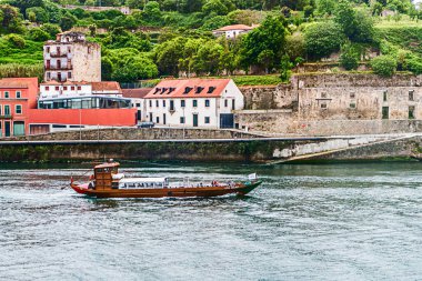 Porto, Portekiz, 15 Mayıs 2022: Oporto olarak da bilinir, Lizbon 'dan sonra Portekiz' in ikinci büyük şehridir. Porto Bölgesi 'nin başkenti ve İber Yarımadası' nın en büyük kentsel alanlarından biridir..