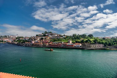 Porto, Portekiz 'in 18 Mayıs 2022 tarihinde Lizbon' dan sonra Portekiz 'in en büyük ikinci şehridir. Porto Bölgesi 'nin başkenti ve İber Yarımadası' nın en büyük kentsel alanlarından biridir..