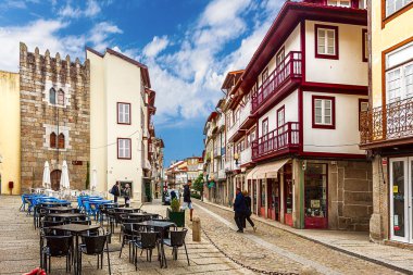 Guimaraes (Portekizce: Guimaraes, Portekiz, 16 Mayıs 2022), Portekiz 'in kuzeyinde, Braga iline bağlı şehir. Şehir 9. yüzyılda kurulmuş ve Vimaranes olarak adlandırılmıştır..