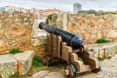 Porto, Portekiz 17 Mayıs 2022: Fort Sao Joao Baptista da Foz Douro nehrinin ağzında hakim bir konumda duruyor ve Porto şehrine nehir yoluyla ulaşımı denetliyor..