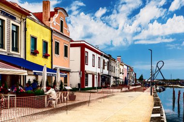 Aveiro, Portekiz 18 Mayıs 2022 'de büyüleyici kanalları, renkli moliceiro tekneleri ve canlı Art Nouveau mimarisi ile ünlendi.