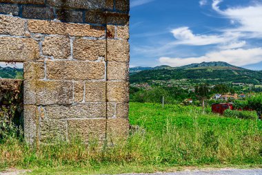Douro Vadisi, Portekiz 19 Mayıs 2022: Kuzey Portekiz boyunca uzanan Douro Nehri 'ni çevreleyen pitoresk bölge. Bölge teraslı üzüm bağları ve büyüleyici köyleriyle ünlüdür..