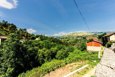 Douro Vadisi, Portekiz 19 Mayıs 2022: Kuzey Portekiz boyunca uzanan Douro Nehri 'ni çevreleyen pitoresk bölge. Bölge teraslı üzüm bağları ve büyüleyici köyleriyle ünlüdür..