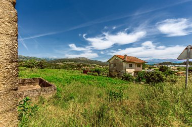 Douro Vadisi, Portekiz 19 Mayıs 2022: Kuzey Portekiz boyunca uzanan Douro Nehri 'ni çevreleyen pitoresk bölge. Bölge teraslı üzüm bağları ve büyüleyici köyleriyle ünlüdür..