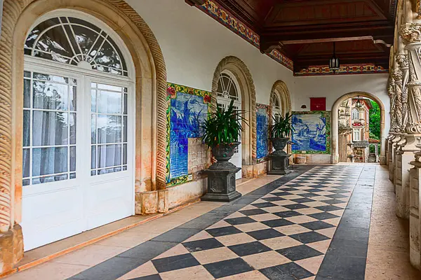 Coimbra, Portekiz 23 Mayıs 2022 Bussaco Sarayı, Portekiz 'in orta kesimindeki Bussaco sıradağlarında lüks bir otele ev sahipliği yapan eski bir manastır..