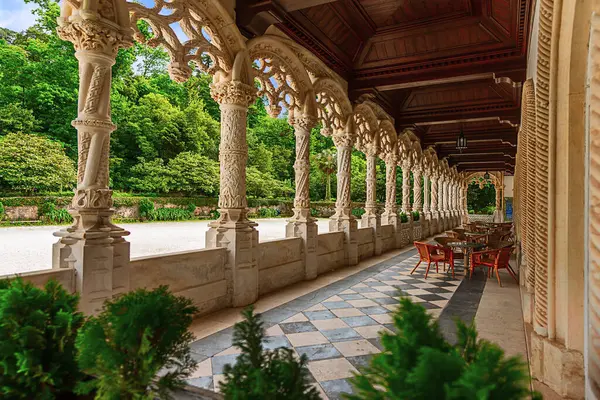 Coimbra, Portekiz 23 Mayıs 2022 Bussaco Sarayı, Portekiz 'in orta kesimindeki Bussaco sıradağlarında lüks bir otele ev sahipliği yapan eski bir manastır..