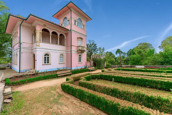 Coimbra, Portekiz 23 Mayıs 2022 Bussaco Sarayı, Portekiz 'in orta kesimindeki Bussaco sıradağlarında lüks bir otele ev sahipliği yapan eski bir manastır..