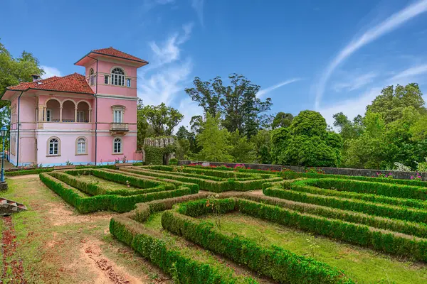 Coimbra, Portekiz 23 Mayıs 2022 Bussaco Sarayı, Portekiz 'in orta kesimindeki Bussaco sıradağlarında lüks bir otele ev sahipliği yapan eski bir manastır..