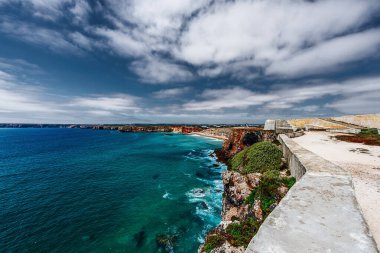 Sagres, Portekiz 28 Mayıs 2022: Sagres Okulu 'ndan kalanlar, Algarve' deki İber Yarımadası 'nın güneybatı ucu olan St. Vincent Burnu yakınlarındaki Sagres Sarayı olarak da bilinir..
