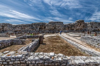 Coimbra, Portekiz 7 Mayıs 2024: Bu Conmbriga kalıntıları Portekiz 'de kazılmış en büyük Roma yerleşimlerinden biridir ve 1910 yılında bir Ulusal Anıt olarak sınıflandırılmıştır..