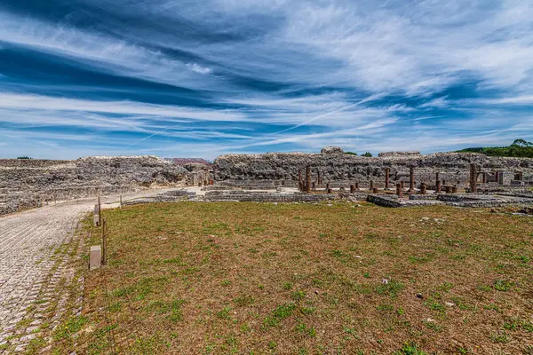 Coimbra, Portekiz 7 Mayıs 2024: Bu Conmbriga kalıntıları Portekiz 'de kazılmış en büyük Roma yerleşimlerinden biridir ve 1910 yılında bir Ulusal Anıt olarak sınıflandırılmıştır..