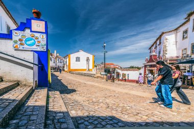 Portekiz 'in Obidos kenti, 09 Mayıs 2024' te, Portekiz 'in Bidos-A Estremadura eyaletine bağlı Pedro e Sobral da Lagoa bölgesinde bulunan ve iyi korunmuş bir ortaçağ şatosudur..