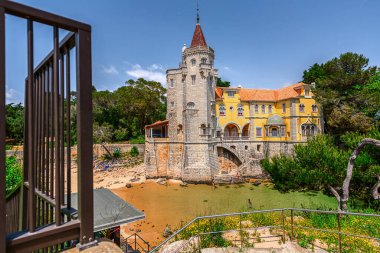 Cascais, Portekiz 20 Nisan 2024: Castro Guimaraes Müzesi Cascaiss Müzesi Mahallesi 'nde en önemli ve simgesel müzelerin bulunduğu bir bölgedir.. 
