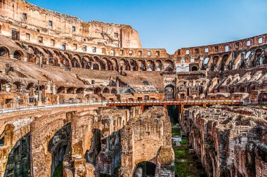 Roma, İtalya Sep 28, 2009: Roma Kolezyum yeraltı tünelleri ve odaları etkinlikler, ev hayvanları ve gladyatörler için kullanıldı.