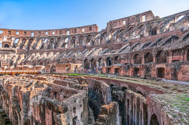 Roma, İtalya Sep 28, 2009: Roma Kolezyum yeraltı tünelleri ve odaları etkinlikler, ev hayvanları ve gladyatörler için kullanıldı.