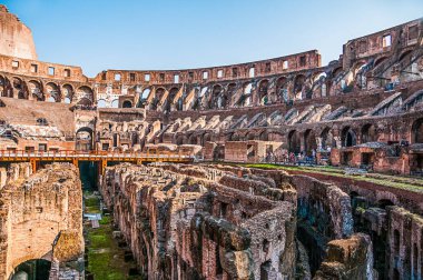 Roma, İtalya Sep 28, 2009: Roma Kolezyum yeraltı tünelleri ve odaları etkinlikler, ev hayvanları ve gladyatörler için kullanıldı.