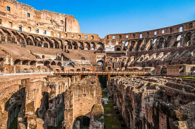 Roma, İtalya Sep 28, 2009: Roma Kolezyum yeraltı tünelleri ve odaları etkinlikler, ev hayvanları ve gladyatörler için kullanıldı.