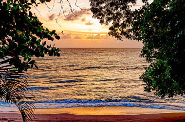 Barbados 'un batı kıyısında gün batımı muhteşem olabilir.!