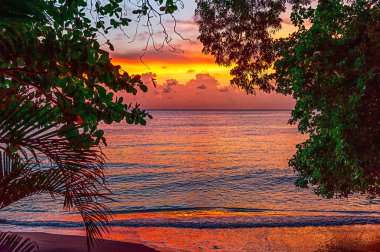 Barbados 'un batı kıyısında gün batımı muhteşem olabilir.!