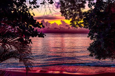 Barbados 'un batı kıyısında gün batımı muhteşem olabilir.!