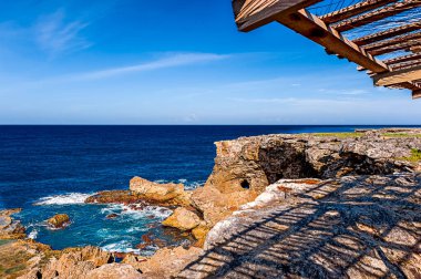 Barbados eşsiz doğal güzelliklerin kayalık yerlerden manzaralar sunduğu bir yerdir..