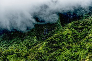 Soyu tükenmiş Tahiti yanardağının içinde