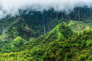 Soyu tükenmiş Tahiti yanardağının içinde