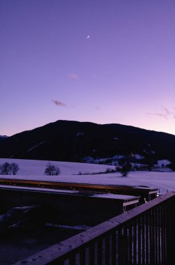 Gölün üzerinde güzel bir gün batımı