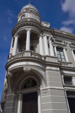 Brezilya, Minas Gerais, Juiz de Fora 'da bulunan Santo Antonio Metropolitan Katedrali cephesi. 13 Haziran 2025 'te Santo Antonio' nun günü kutlamalarında yakalandı..