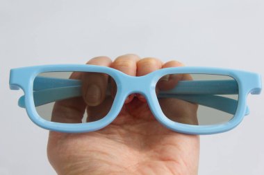 siyah kulaklıklar ve sarı gözlükler, kulaklıklar müzik, gözlük, sinema için 3D gözlükler, yaz, dinlenme, müzik, ses, film,