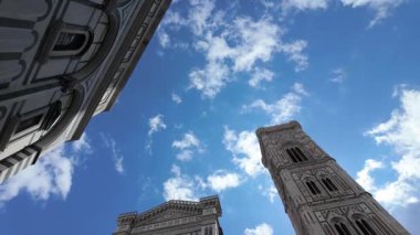 Floransa Katedrali Santa Maria del Fiore ve Giottos Çan Kulesi 'nin eğik çekim görüntüleri.