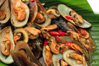 Kızarmış yiyecekler tarafından pişirilen kabuklu deniz ürünleri. Kabuklu deniz ürünleri şalgam, istiridye, midye, Union Chili içerir. Deniz ürünleri muz yaprağında savaştı. deniz ürünleri Asya 'da popüler yiyecekler
