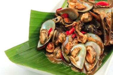 Kızarmış yiyecekler tarafından pişirilen kabuklu deniz ürünleri. Kabuklu deniz ürünleri şalgam, istiridye, midye, Union Chili içerir. Deniz ürünleri muz yaprağında savaştı. deniz ürünleri Asya 'da popüler yiyecekler
