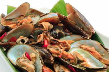 Kızarmış yiyecekler tarafından pişirilen kabuklu deniz ürünleri. Kabuklu deniz ürünleri şalgam, istiridye, midye, Union Chili içerir. Deniz ürünleri muz yaprağında savaştı. deniz ürünleri Asya 'da popüler yiyecekler