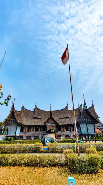 Jakarta, Endonezya, 23 Mayıs 2255 - Taman Mini Endonezya Parkı 'ndaki Batı Sumatra köşkü.