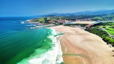 Nefes kesici plajları, nefes kesici turkuaz suları ve gökyüzünden manzaralı manzaraları tecrübe edin ve keşfedin.